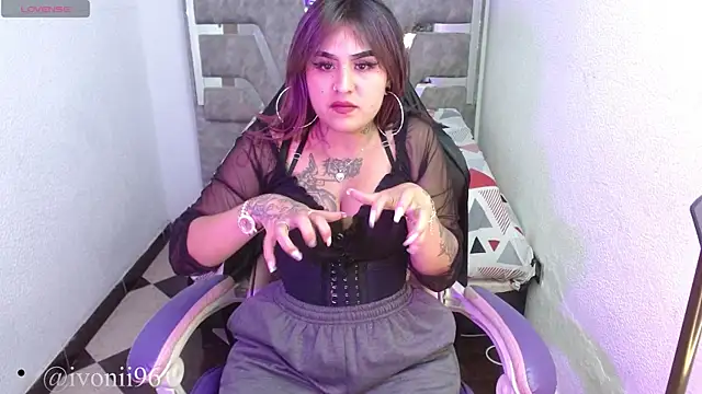 Snapshot of ivoni chatting on 11.11.25 ivoni online show from 11.11.25