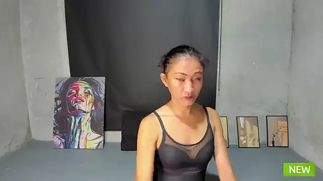 Snapshot of MissAriba chatting on 10.10.25 MissAriba online show from 10.10.25