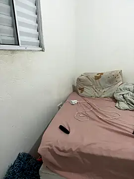 Snapshot of ___Amandinha chatting on 11.18.25 Amandinha online show from 11.18.25