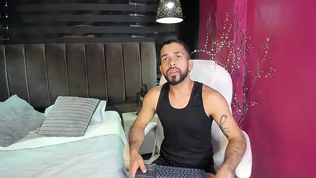 Snapshot of Lobo_sex21 chatting on 10.14.25 Lobo sex21 online show from 10.14.25