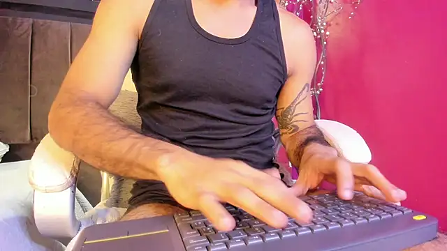 Snapshot of Lobo_sex21 chatting on 10.21.25 Lobo sex21 online show from 10.21.25