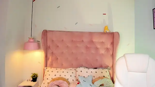 Snapshot of Vanelope_evanss chatting on 11.15.25 Vanelope evanss online show from 11.15.25