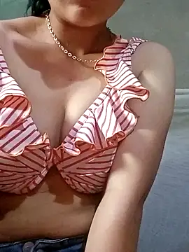 Snapshot of _TranThao_05 chatting on 10.08.25 TranThao 05 online show from 10.08.25