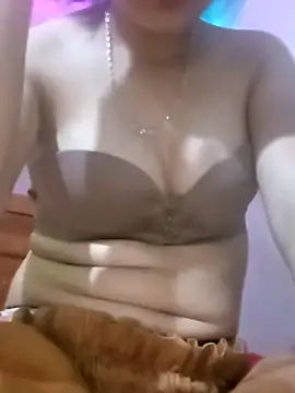 Snapshot of _TranThao_05 chatting on 10.13.25 TranThao 05 online show from 10.13.25