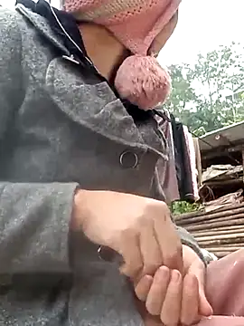 Snapshot of _TranThao_05 chatting on 12.16.25 TranThao 05 online show from 12.16.25