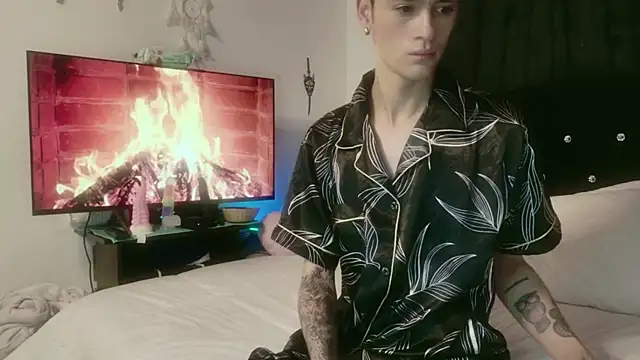 Tyler cat online show from 10.24.25