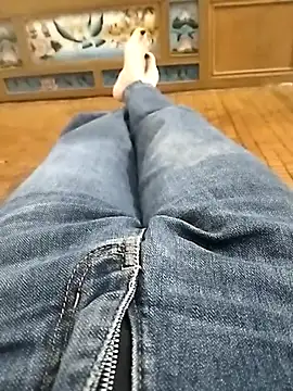 Snapshot of Lili_2love chatting on 10.13.25 Lili 2love online show from 10.13.25