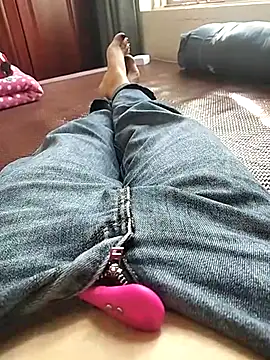 Snapshot of Lili_2love chatting on 10.16.25 Lili 2love online show from 10.16.25