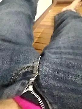 Snapshot of Lili_2love chatting on 10.18.25 Lili 2love online show from 10.18.25