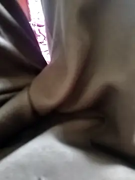 Snapshot of Lili_2love chatting on 10.25.25 Lili 2love online show from 10.25.25