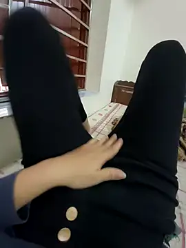 Snapshot of Lili_2love chatting on 11.16.25 Lili 2love online show from 11.16.25