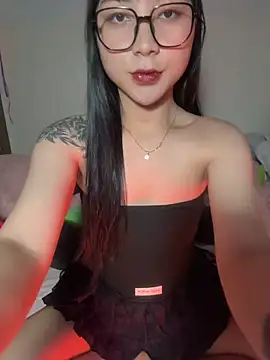 Linh5790 online show from 10.31.25