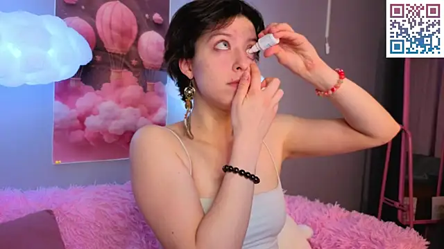 Snapshot of Sara_Frayer chatting on 04.02.26 Sara Frayer online show from 04.02.26