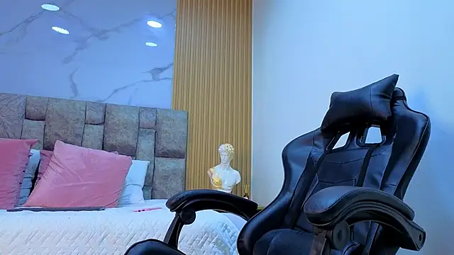 Snapshot of angel__kiss chatting on 10.30.25 angel kiss online show from 10.30.25