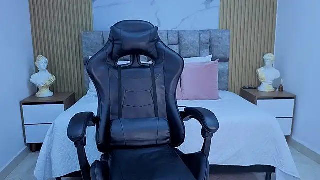 Snapshot of angel__kiss chatting on 12.15.25 angel kiss online show from 12.15.25