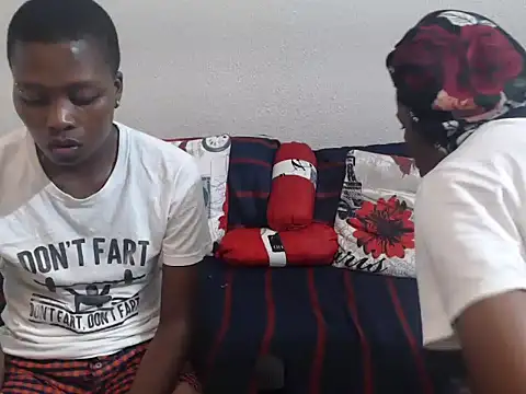 Snapshot of sexyboobae2 chatting on 12.04.25 sexyboobae2 online show from 12.04.25