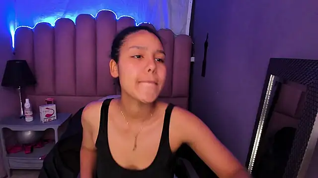 Snapshot of AriaVega chatting on 11.06.25 AriaVega online show from 11.06.25