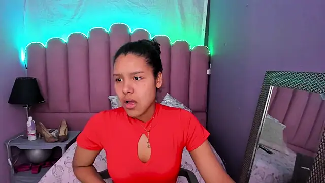 Snapshot of AriaVega chatting on 11.11.25 AriaVega online show from 11.11.25