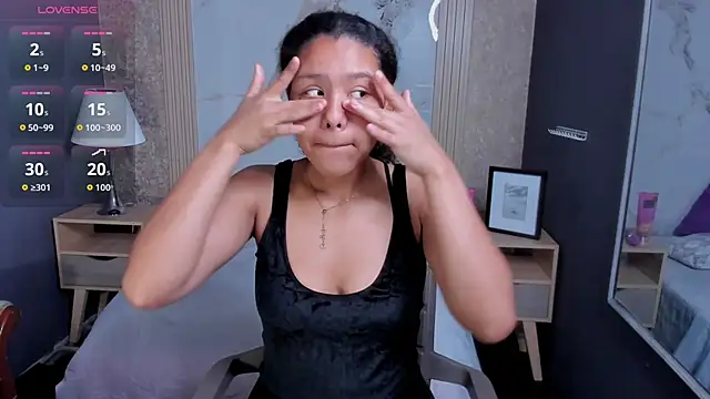 Snapshot of AriaVega chatting on 11.25.25 AriaVega online show from 11.25.25