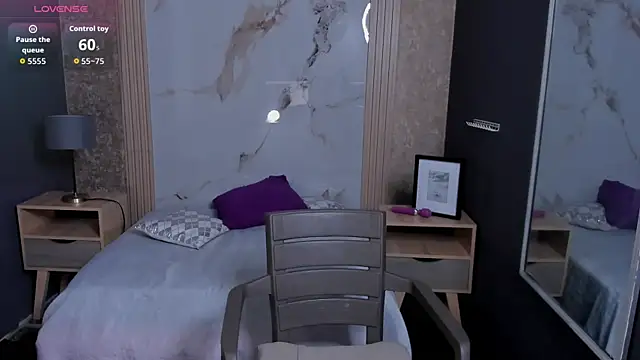 Snapshot of AriaVega chatting on 11.26.25 AriaVega online show from 11.26.25