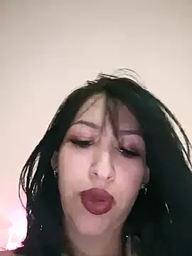 Snapshot of annyrusso chatting on 11.27.25 annyrusso online show from 11.27.25