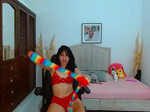 Snapshot of annyrusso chatting on 12.05.25 annyrusso online show from 12.05.25