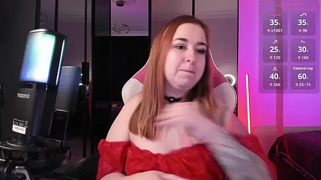 Snapshot of MissNyrra chatting on 10.07.25 MissNyrra online show from 10.07.25