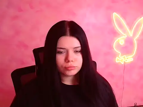 Mona Esty online show from 11.28.25