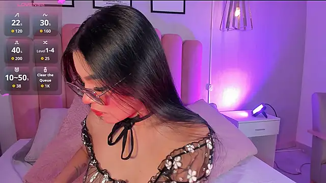 mara swan  online show from 11.10.25