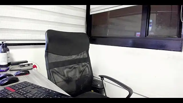 Xander Taylor  online show from 10.24.25