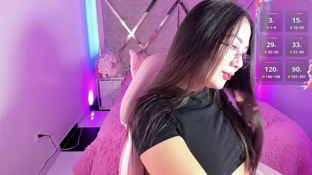 Amaranta Hazel online show from 03.06.26