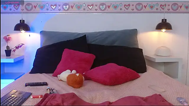 Suzy1  online show from 12.20.25