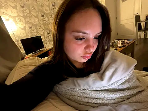 Snapshot of EllaStarrxxx chatting on 10.10.25 EllaStarrxxx online show from 10.10.25