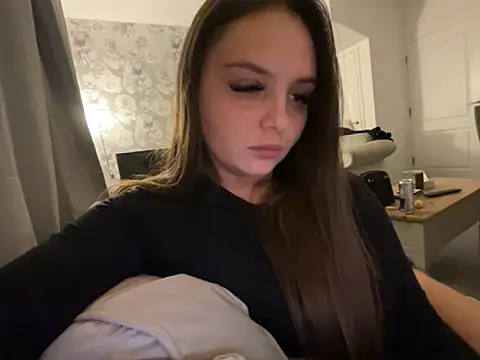 Snapshot of EllaStarrxxx chatting on 11.03.25 EllaStarrxxx online show from 11.03.25