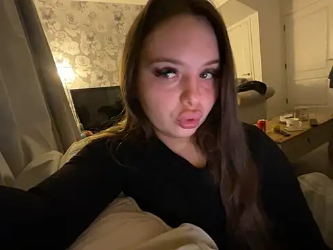 Snapshot of EllaStarrxxx chatting on 11.12.25 EllaStarrxxx online show from 11.12.25