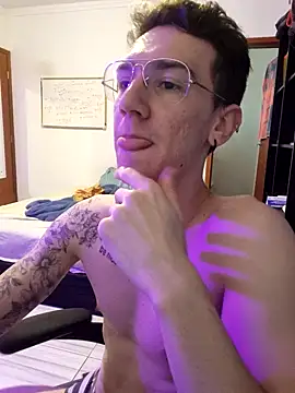 Snapshot of SweetGoodBoy22 chatting on 10.05.25 SweetGoodBoy22 online show from 10.05.25