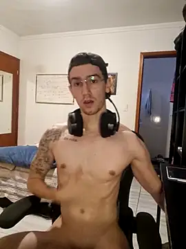 Snapshot of SweetGoodBoy22 chatting on 11.08.25 SweetGoodBoy22 online show from 11.08.25