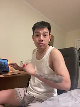 Snapshot of latava chatting on 10.02.25 latava online show from 10.02.25