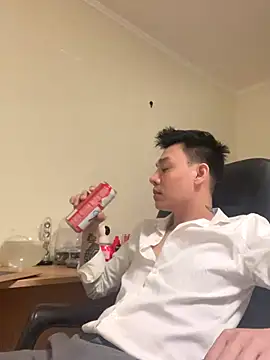 Snapshot of latava chatting on 10.09.25 latava online show from 10.09.25