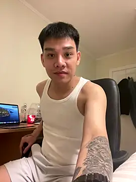 Snapshot of latava chatting on 10.10.25 latava online show from 10.10.25