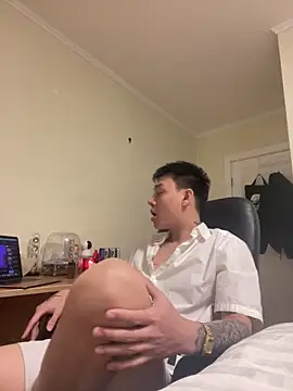 Snapshot of latava chatting on 10.13.25 latava online show from 10.13.25