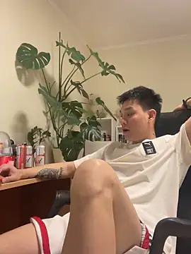 Snapshot of latava chatting on 10.14.25 latava online show from 10.14.25