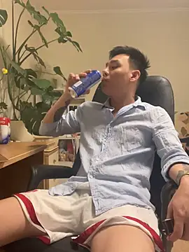 Snapshot of latava chatting on 10.17.25 latava online show from 10.17.25