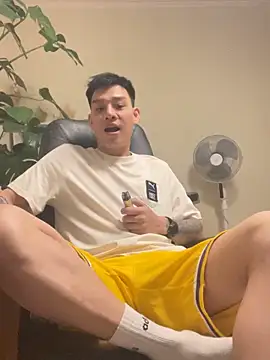 Snapshot of latava chatting on 10.19.25 latava online show from 10.19.25