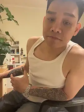 Snapshot of latava chatting on 10.20.25 latava online show from 10.20.25