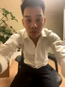 Snapshot of latava chatting on 10.21.25 latava online show from 10.21.25