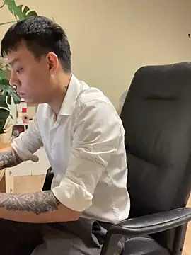 Snapshot of latava chatting on 10.29.25 latava online show from 10.29.25