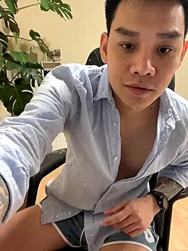 Snapshot of latava chatting on 10.30.25 latava online show from 10.30.25