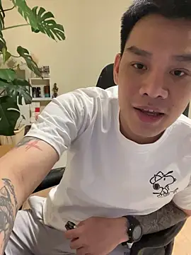 Snapshot of latava chatting on 11.02.25 latava online show from 11.02.25