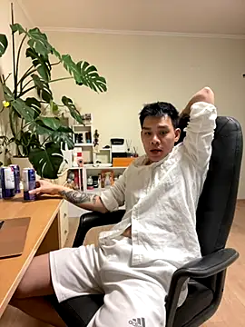 Snapshot of latava chatting on 11.03.25 latava online show from 11.03.25